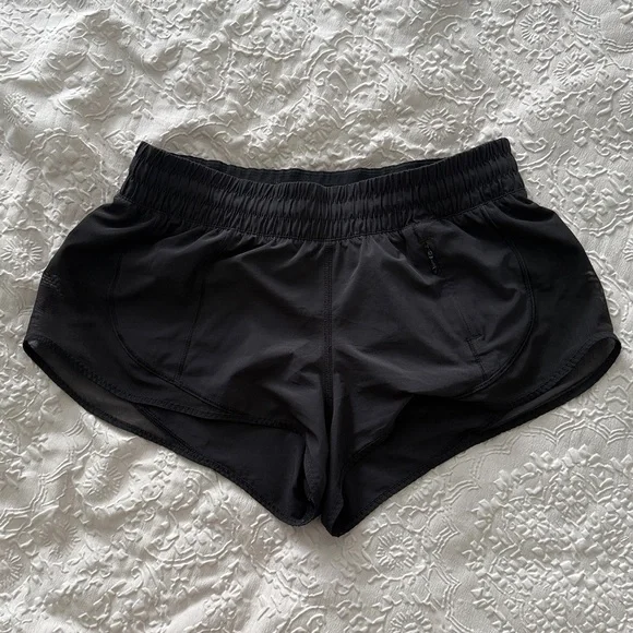 lululemon athletica Hotty Hot Low-Rise Unlined Short 2.5" Black Shorts Sz 6 - Picture 5 of 13